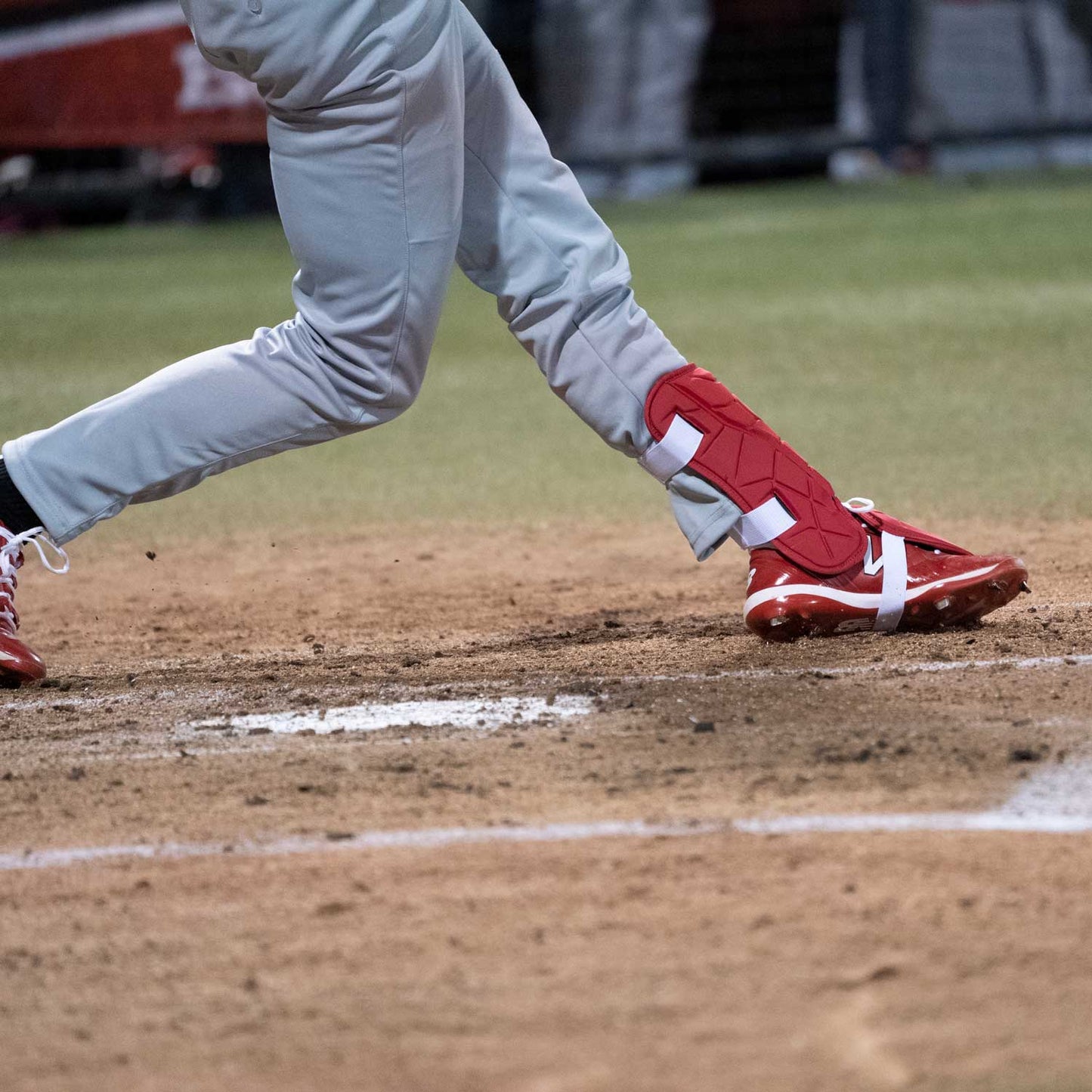 Elite Baseball Batter's Leg Guard Right-Handed Hitters (Adult)