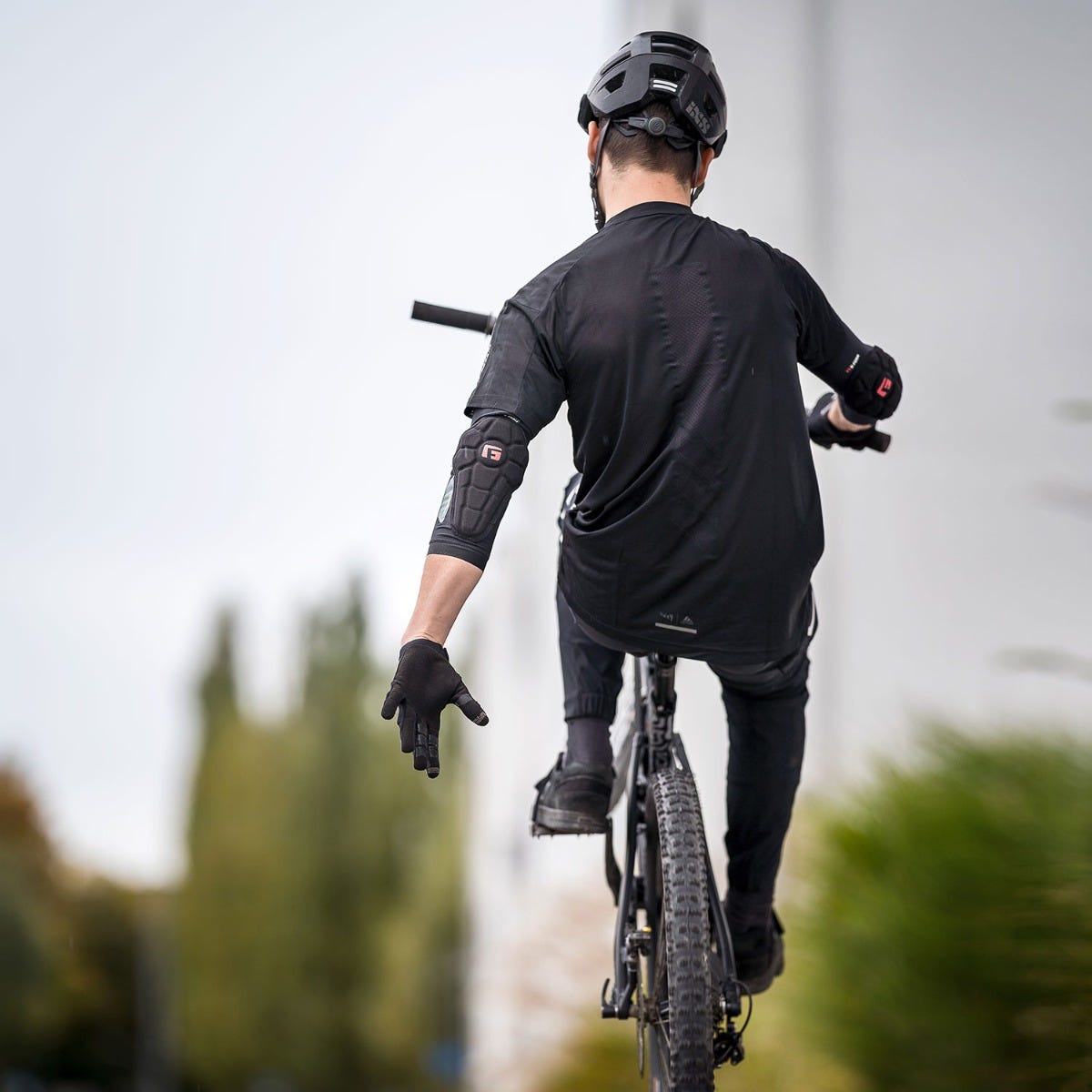 Best elbow pads for mountain biking: Lightweight to heavy duty